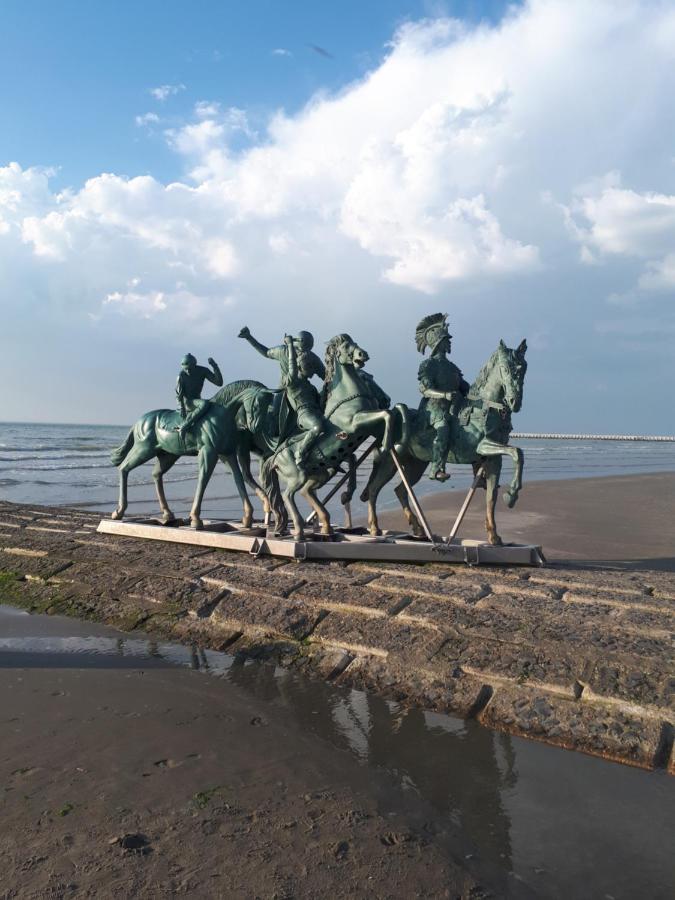 Vakantiehuis 6 Pers, Oostduinkerke Aan Zee Koksijde Esterno foto